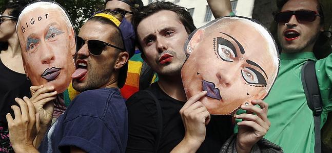 Cientos de personas protestan en Londres contra la ley anti-gay rusa