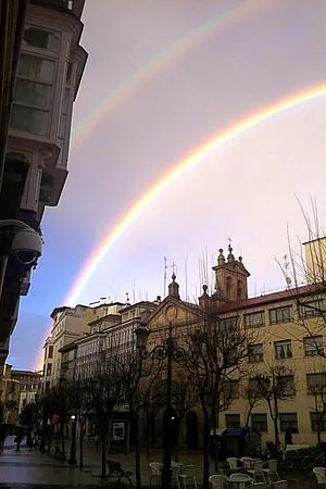 Vitoria, bajo un doble arco iris