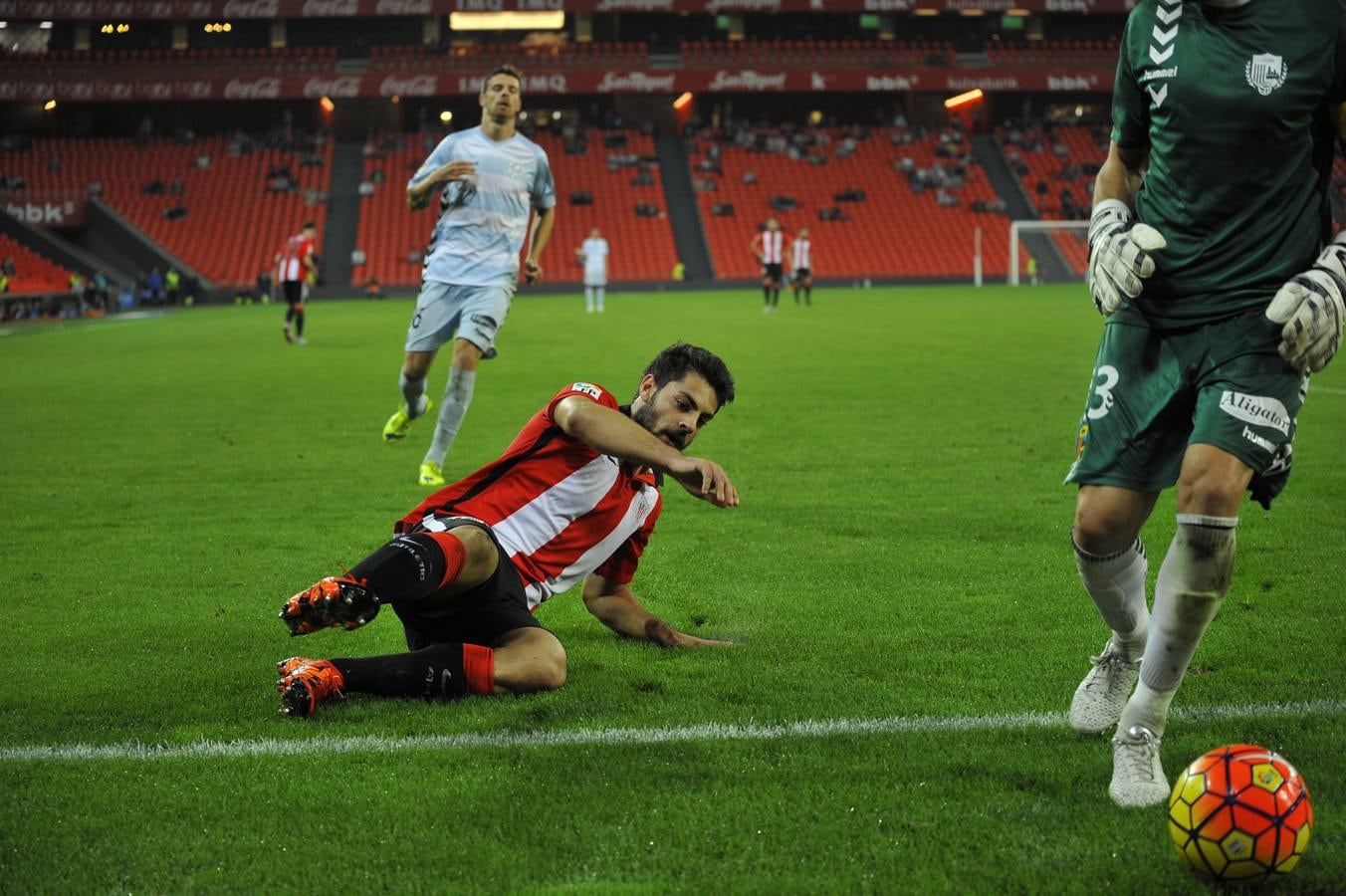 Las mejores imágenes del partido Bilbao Athletic-Llagostera