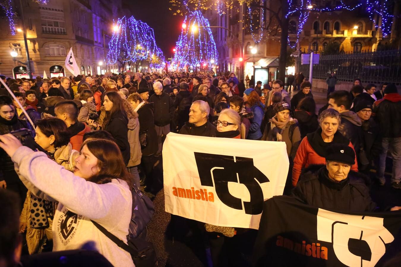 Cientos de personas piden la amnistía en Bilbao