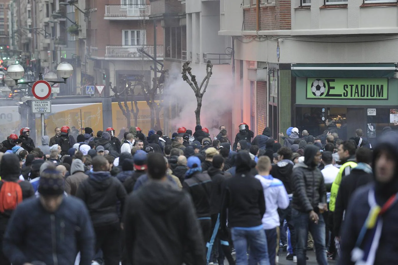Cinco detenidos en la batalla campal entre los hinchas del Marsella y el Athletic