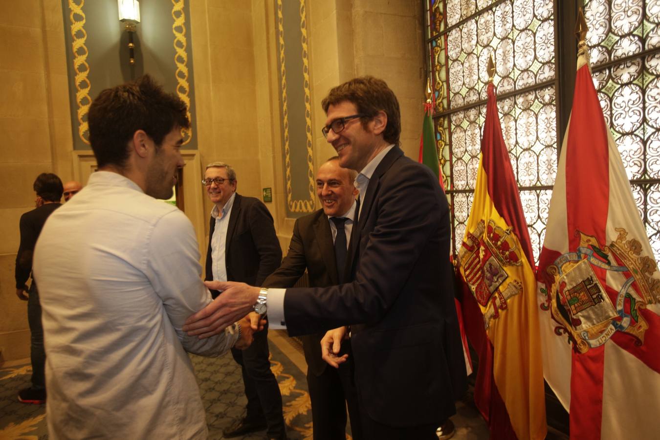 La Diputación de Álava y el Ayuntamiento de Vitoria reciben al Alavés tras conseguir el ascenso a Primera