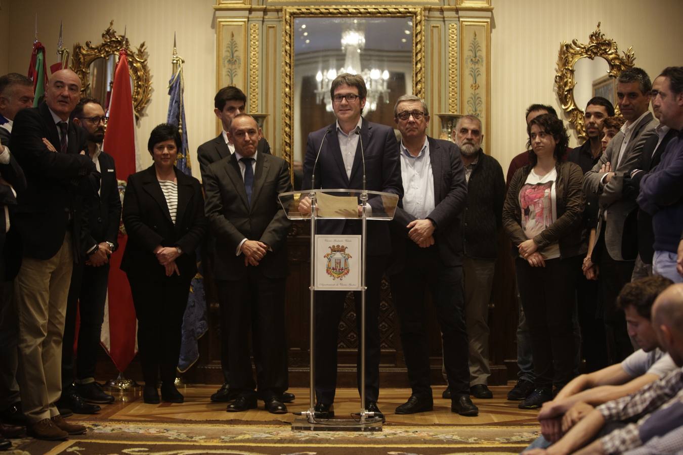 La Diputación de Álava y el Ayuntamiento de Vitoria reciben al Alavés tras conseguir el ascenso a Primera