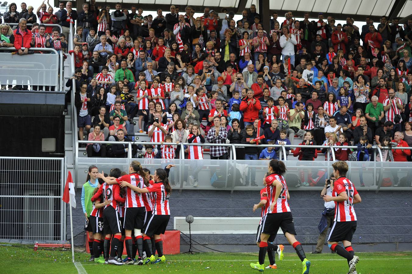 Las mejores imágenes del Athletic - Oviedo Moderno: el partido de 'La Quinta'