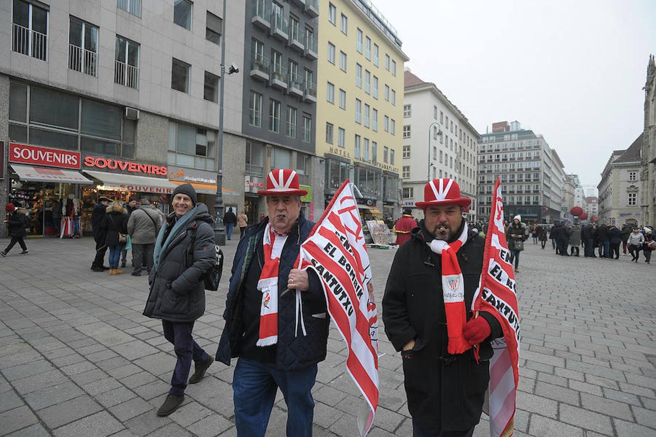 Los aficionados del Athletic animan las calles de Viena