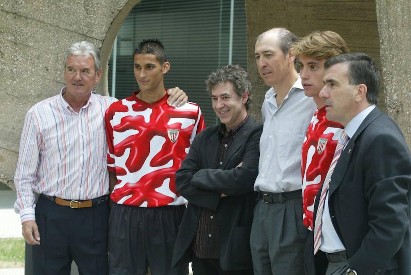 En 2004, en la presentacion de la camiseta del Athletic