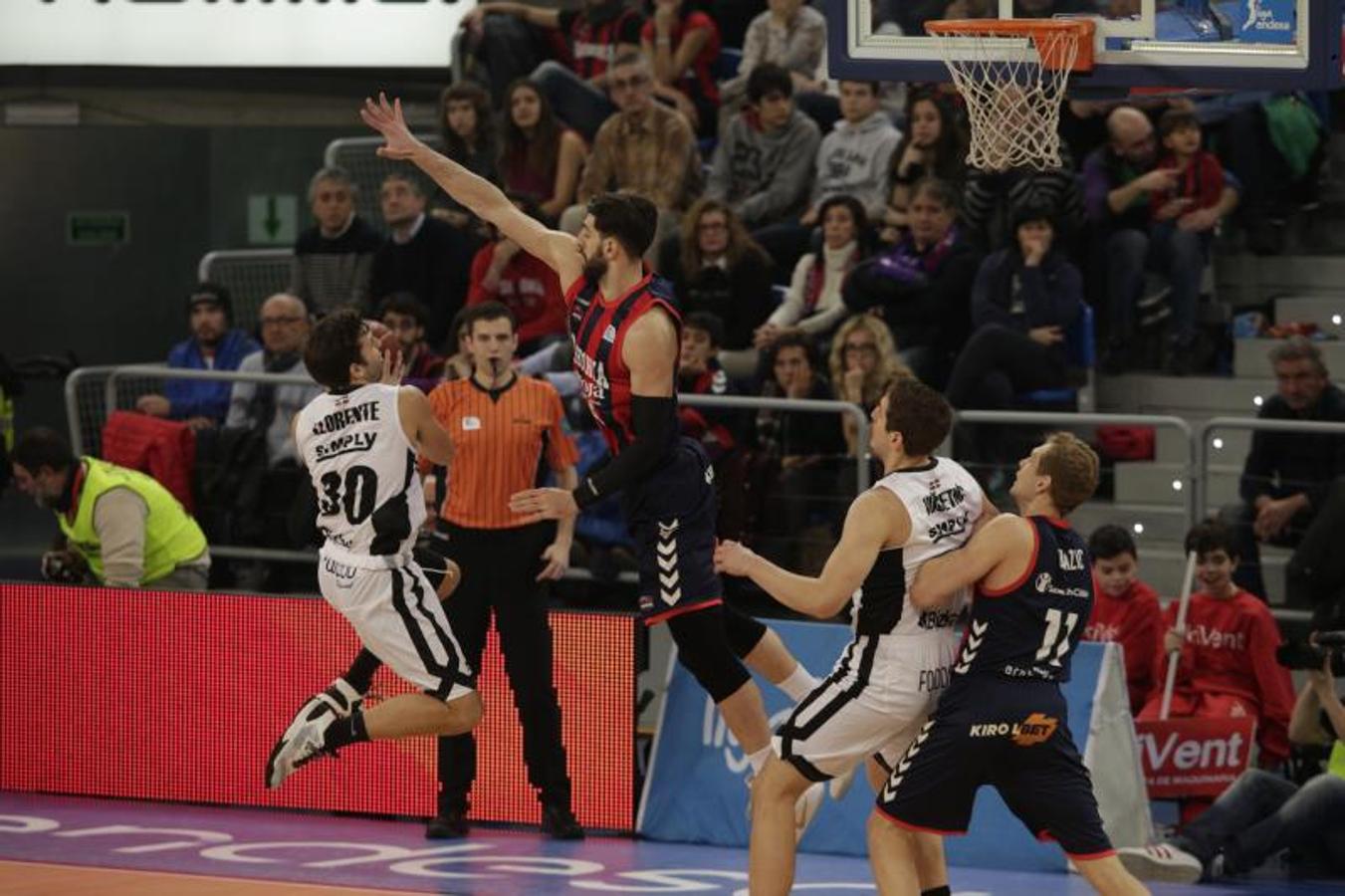 El partido del Baskonia-Bilbao Basket en imágenes