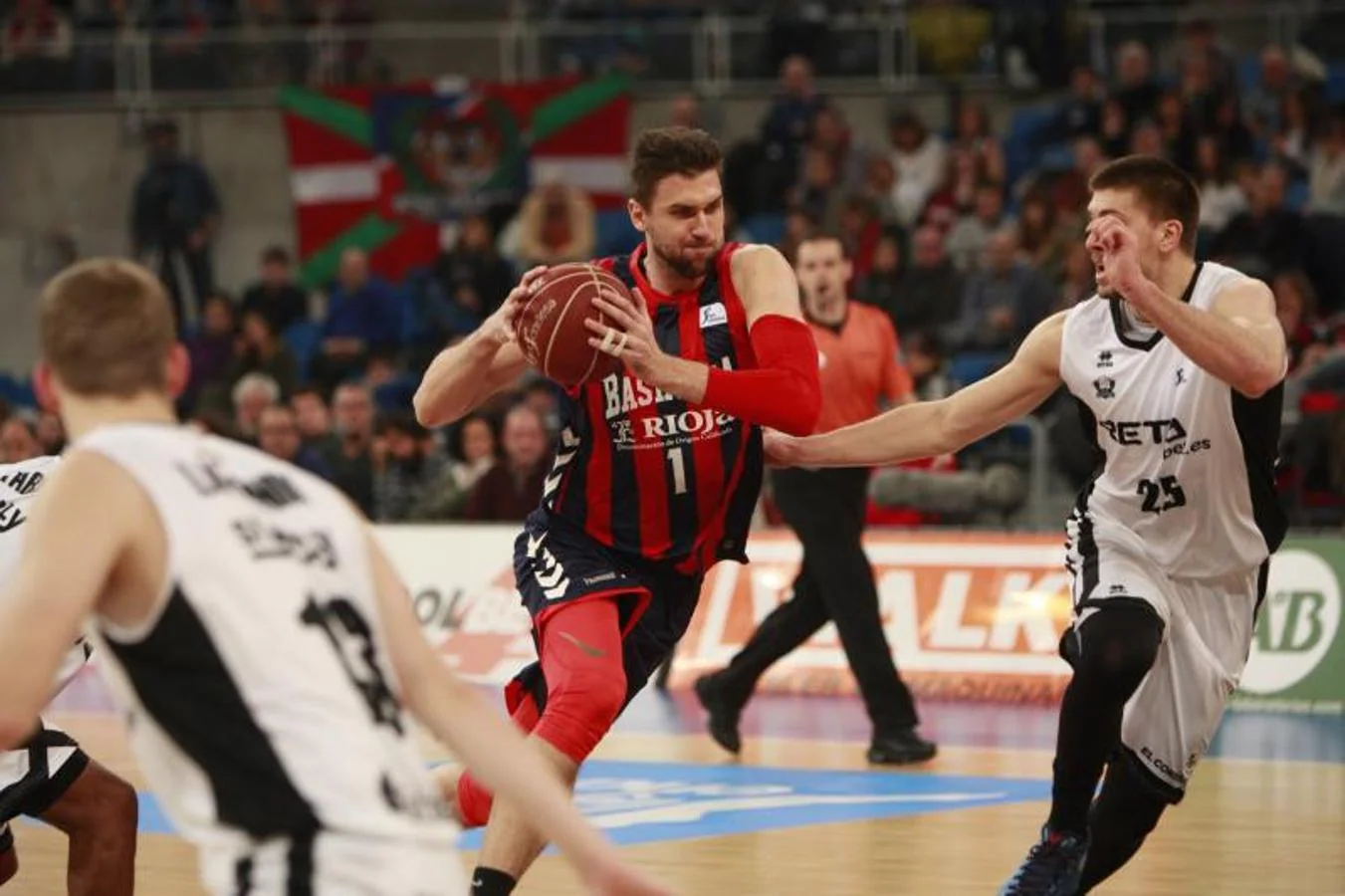El partido del Baskonia-Bilbao Basket en imágenes