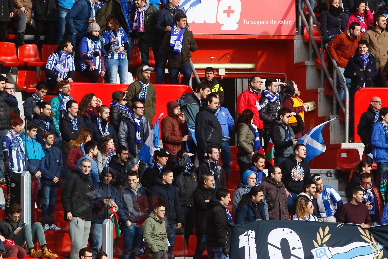 300 aficionados han viajado hasta Gijón