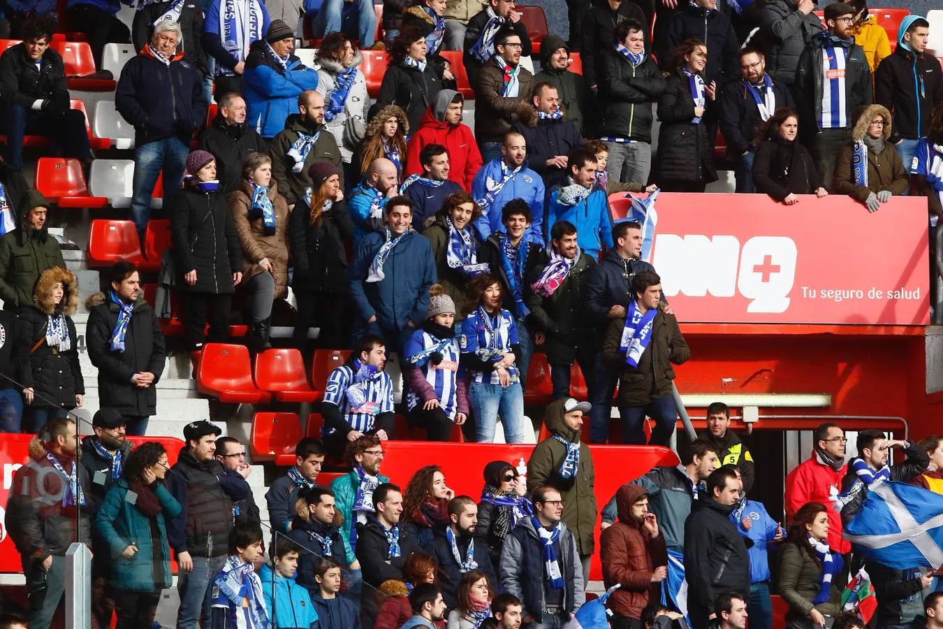 300 aficionados han viajado hasta Gijón