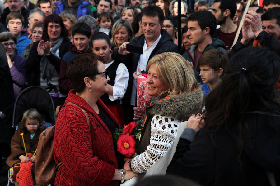 Reciben a Arantza Zulueta en Bilbao entre gritos a favor de excarcelación de presos