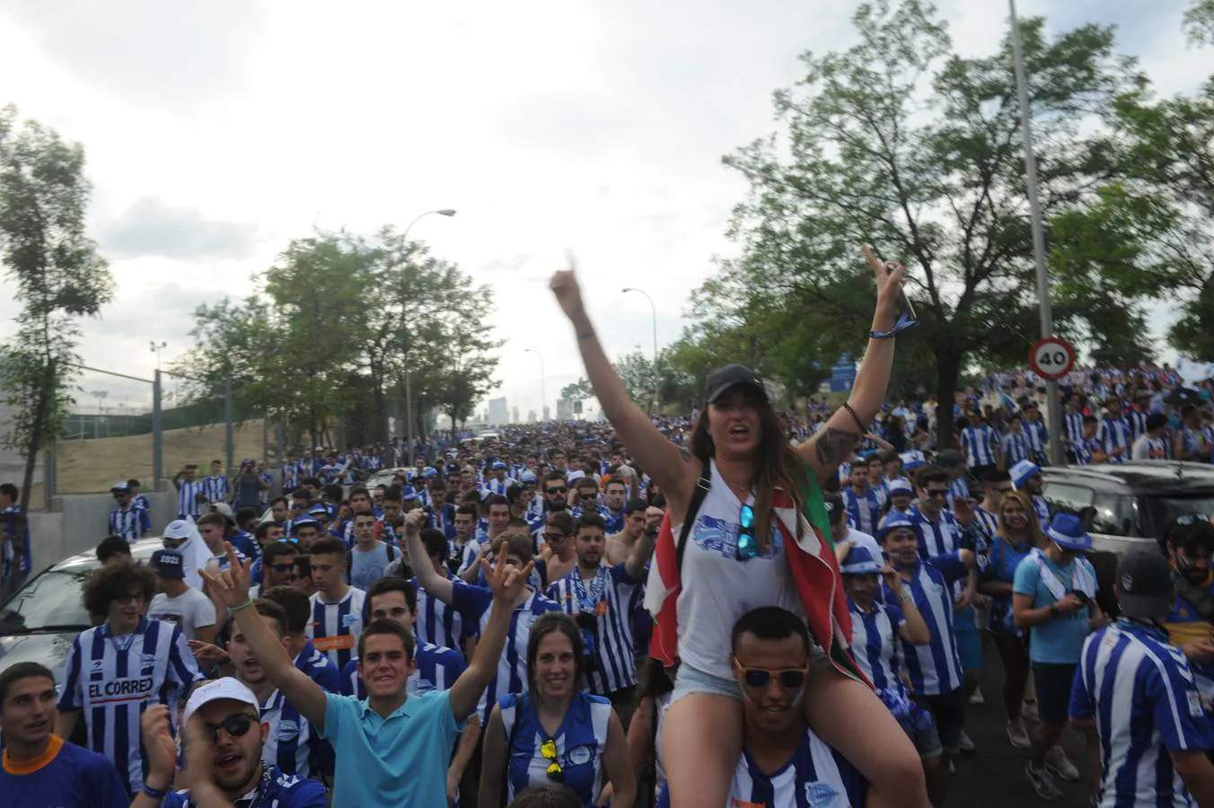 Kalejira del alavesismo desde la Fan Zone al Vicente Calderón