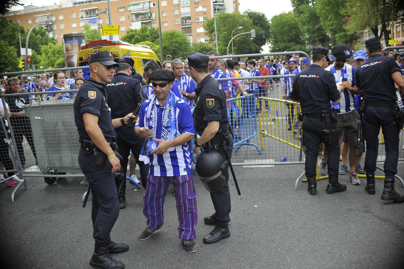 Kalejira del alavesismo desde la Fan Zone al Vicente Calderón