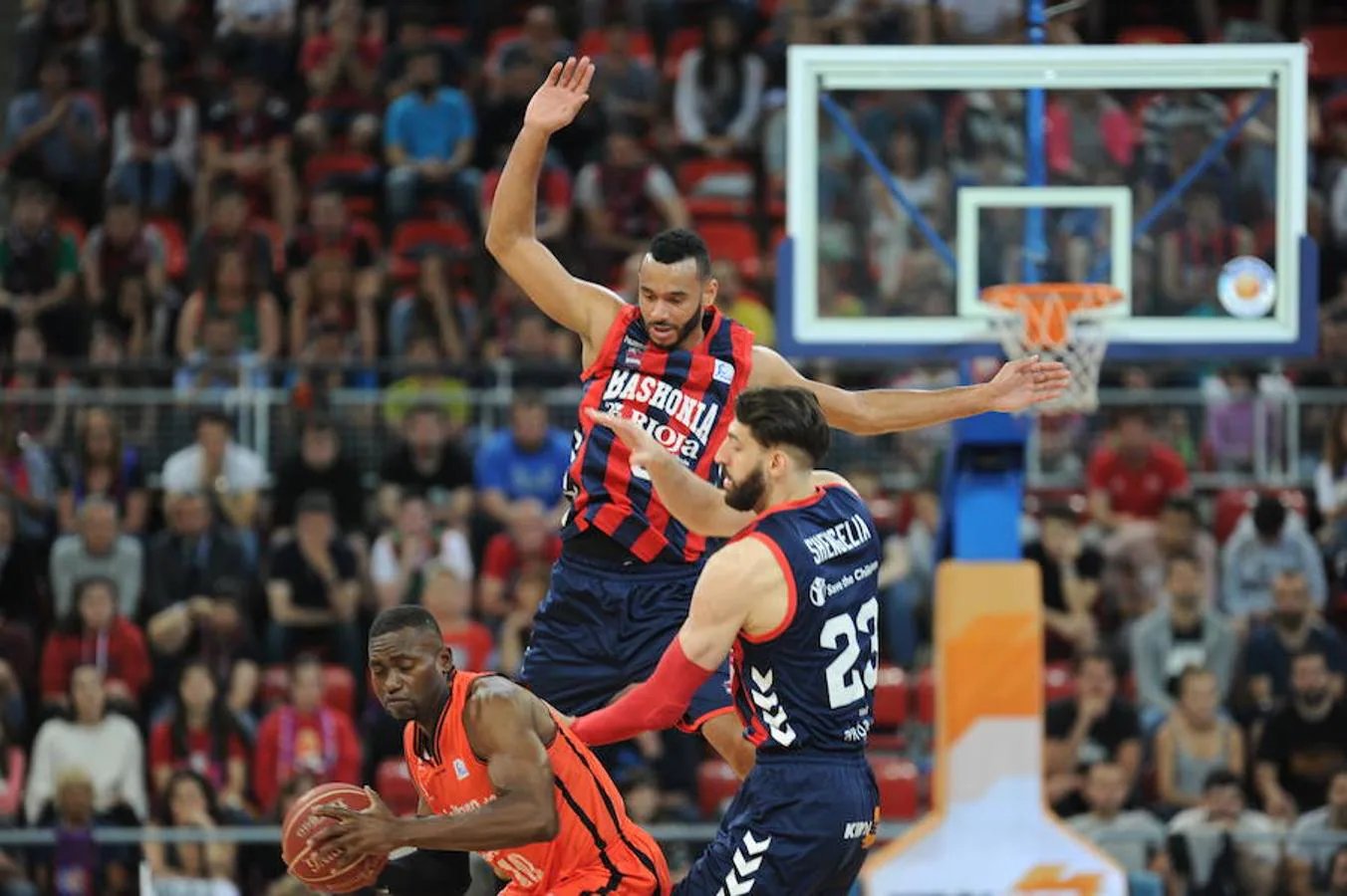 El Baskonia - Valencia Basket, en imágenes