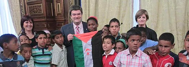 La Diputación de Bizkaia recibe una veintena de niños saharauis