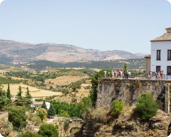 gente alrededor de una hoguera