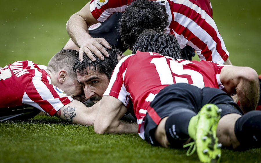Las mejores imágenes del partido entre Real Sociedad y Athletic de la Liga Santander 2017