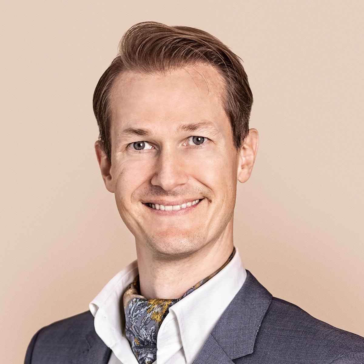 El hombre al que llaman los superricos cuando quieren comprar felicidad 