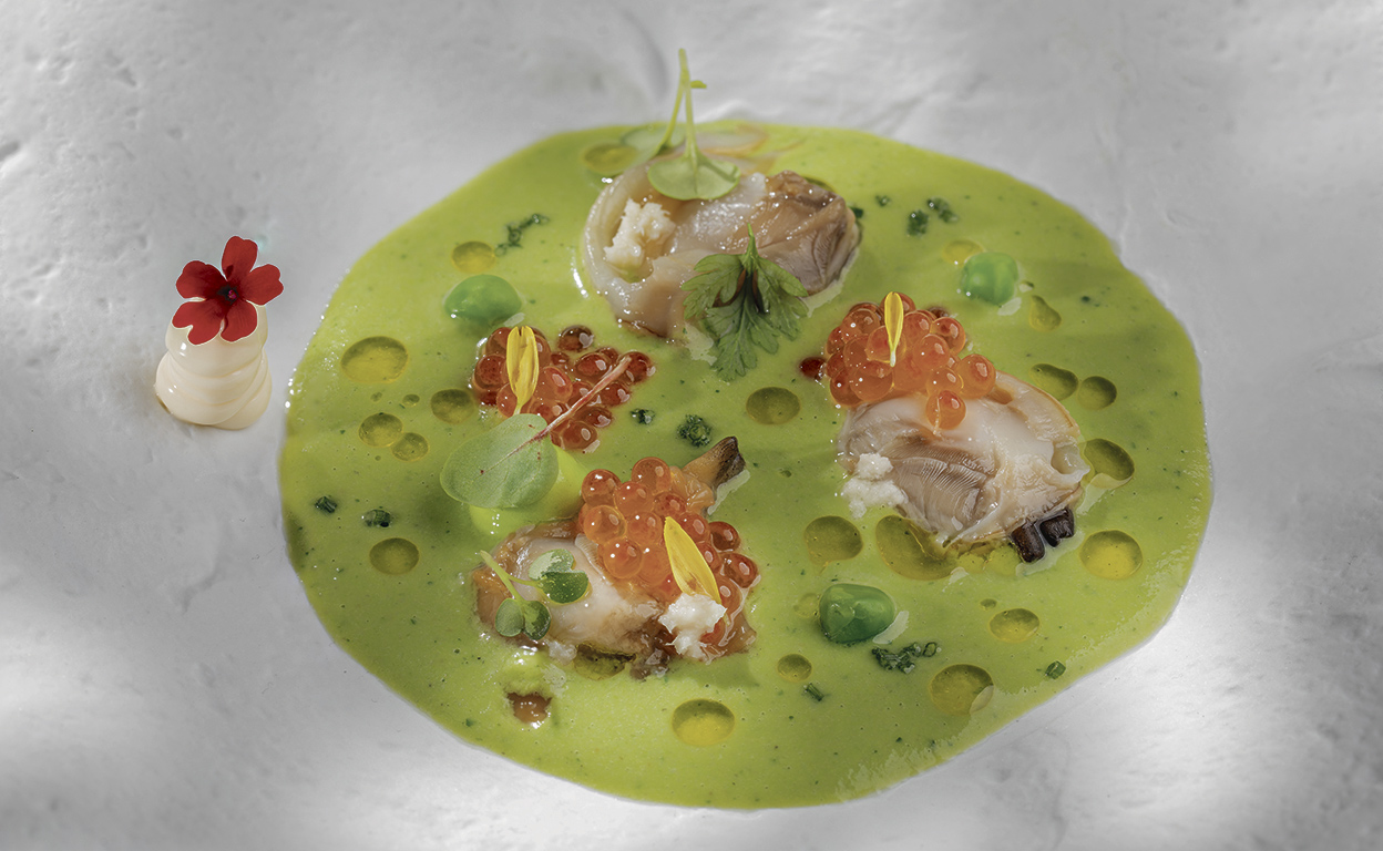 Sopa de almejas y guisantes